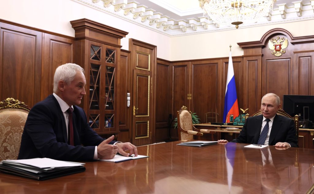 Ρώσος υπουργός Άμυνας: «Προελαύνουμε στην ανατ. Ουκρανία –  Έχουμε καταφέρει καίρια κτυπήματα κατά των Ουκρανών»