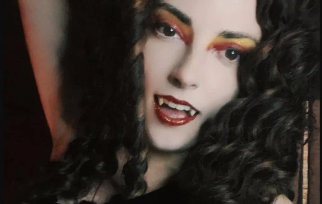 ΗΠΑ: 30χρονη δηλώνει… βρικόλακας – «Ρουφάω ενέργεια από τους ανθρώπους»