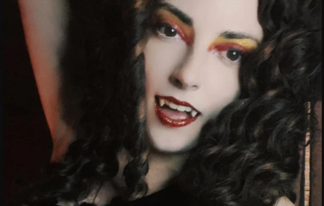 ΗΠΑ: 30χρονη δηλώνει… βρικόλακας – «Ρουφάω ενέργεια από τους ανθρώπους»