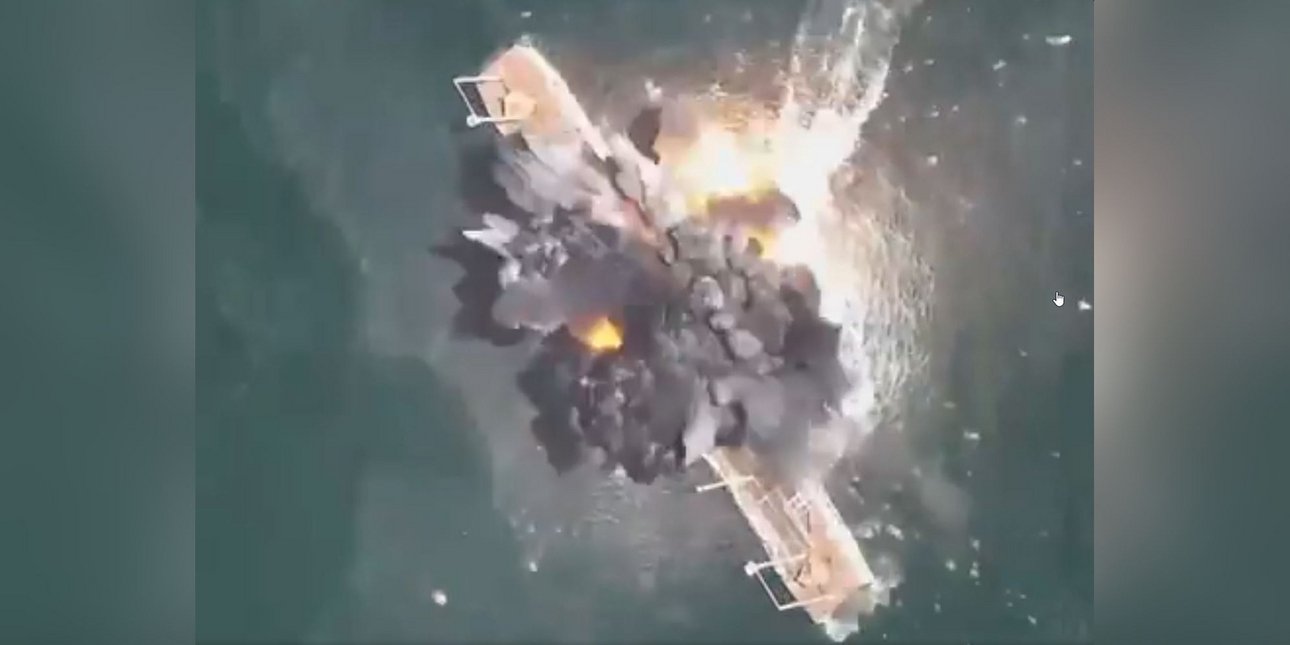 Τεράστια  έκρηξη εξαΰλωσε πλοίο του ουκρανικού Ναυτικού: Κτυπήθηκε από ρωσικό USV
