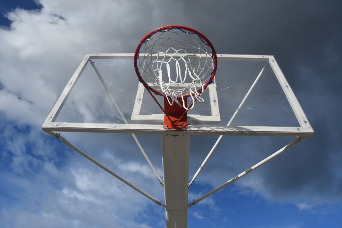 Ζωγράφου: Mπασκέτα σε προαύλιο δημοτικού σχολείου υποχώρησε και τραυμάτισε 16χρονο