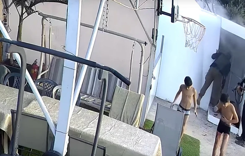 Νέο συγκλονιστικό βίντεο από την επίθεση της Χαμάς το 2023: Εκτέλεσαν  πατέρα μπροστά στα παιδιά του