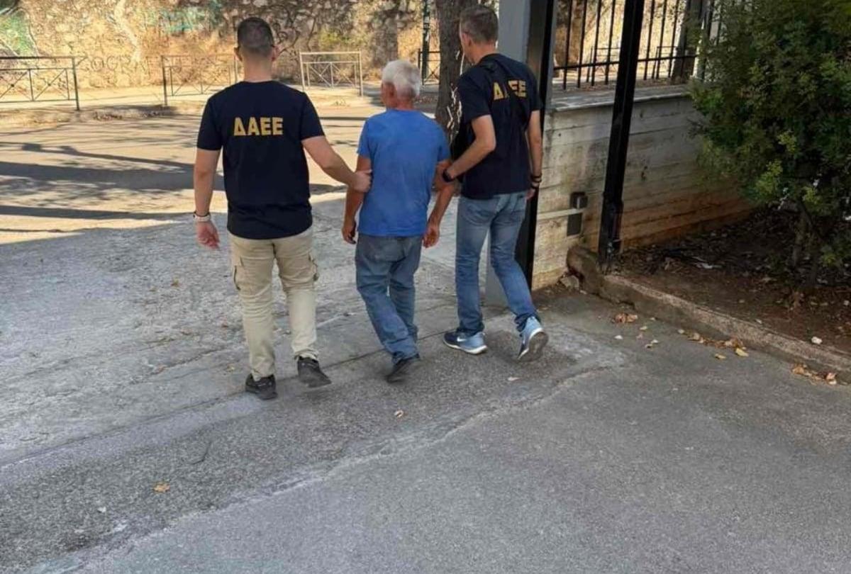 Κάντζα: Βίντεο ντοκουμέντο από τη στιγμή που ο 62χρονος φερόμενος εμπρηστής απομακρύνεται από το σημείο της φωτιάς