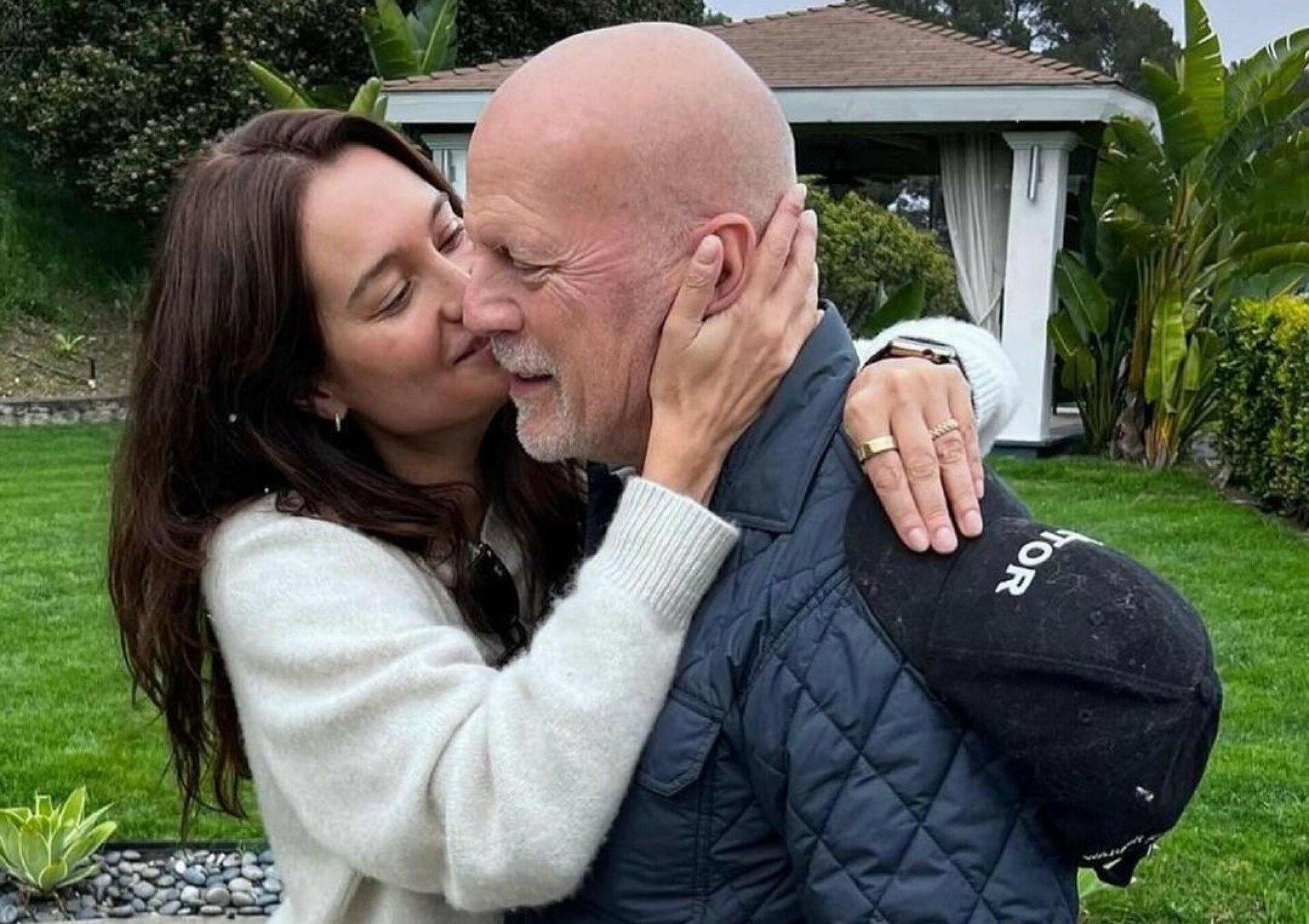 Μ.Γουίλις: H απάντηση της συζύγου του στα σχόλια μετά την αποκάλυψη ότι ο ηθοποιός ζει σε ξεχωριστό σπίτι