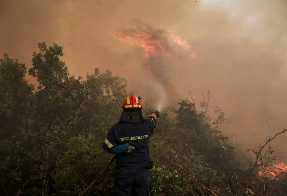 Φωτιά σε δασική έκταση στα Γρεβενά – Τέσσερις διαφορετικές οι εστίες