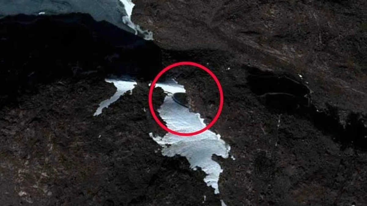 Μυστηριώδες αντικείμενο που μοιάζει με… UFO εντοπίστηκε μέσω Google Maps στην Ανταρκτική (φωτο)