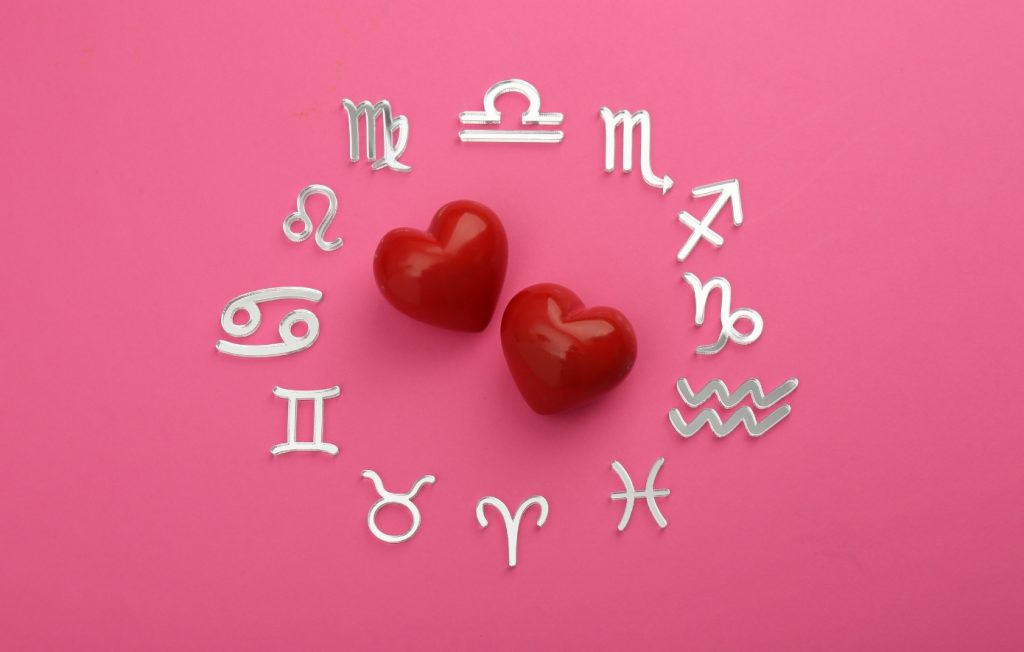 Οι άνδρες που ανήκουν σε αυτά τα πέντε ζώδια θέλουν γυναίκες με… καμπύλες
