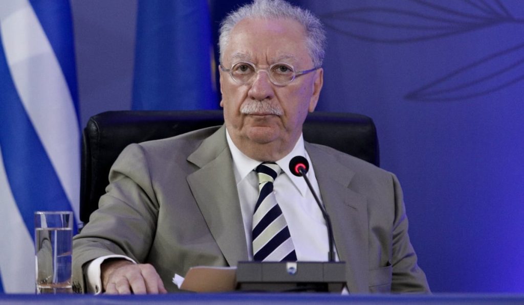 Άρθρο-«μανιφέστο» από τον τραπεζίτη Μ.Σάλλα: Μύδροι κατά της κυβέρνησης και των «κομμάτων-ανεκδότων»