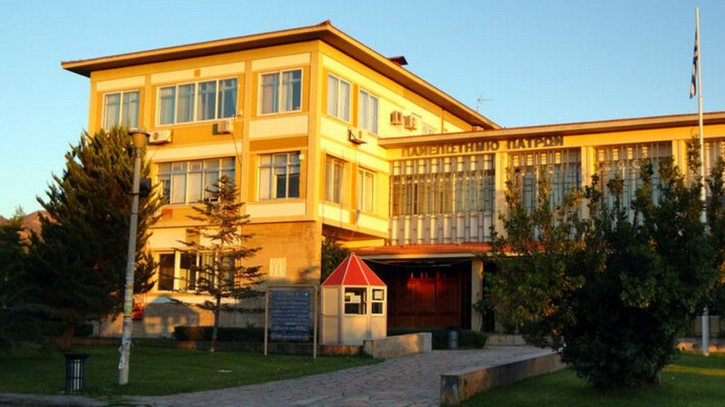 Πάτρα: Τρεις εστίες φωτιάς ξέσπασαν ταυτόχρονα στην Πανεπιστημιούπολη