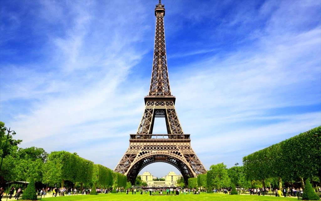 Ο λόγος που ο Πύργος του Άιφελ «μεγαλώνει» το καλοκαίρι – Ο αρχικός σκοπός της κατασκευής του