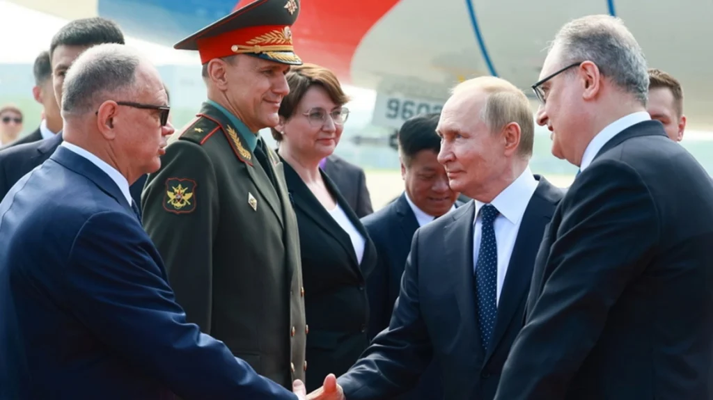 Προσπαθούν να αποκρυπτογραφήσουν την επίσκεψη του Β.Πούτιν στο Πεκίνο βρετανικά ΜΜΕ