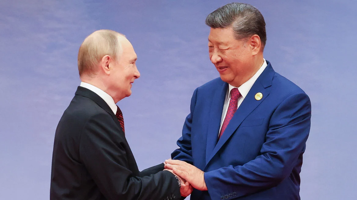 Βίντεο: H θερμή χειραψία Β.Πούτιν – Σι Τζινπίνγκ στη σύνοδο της Σαγκάης