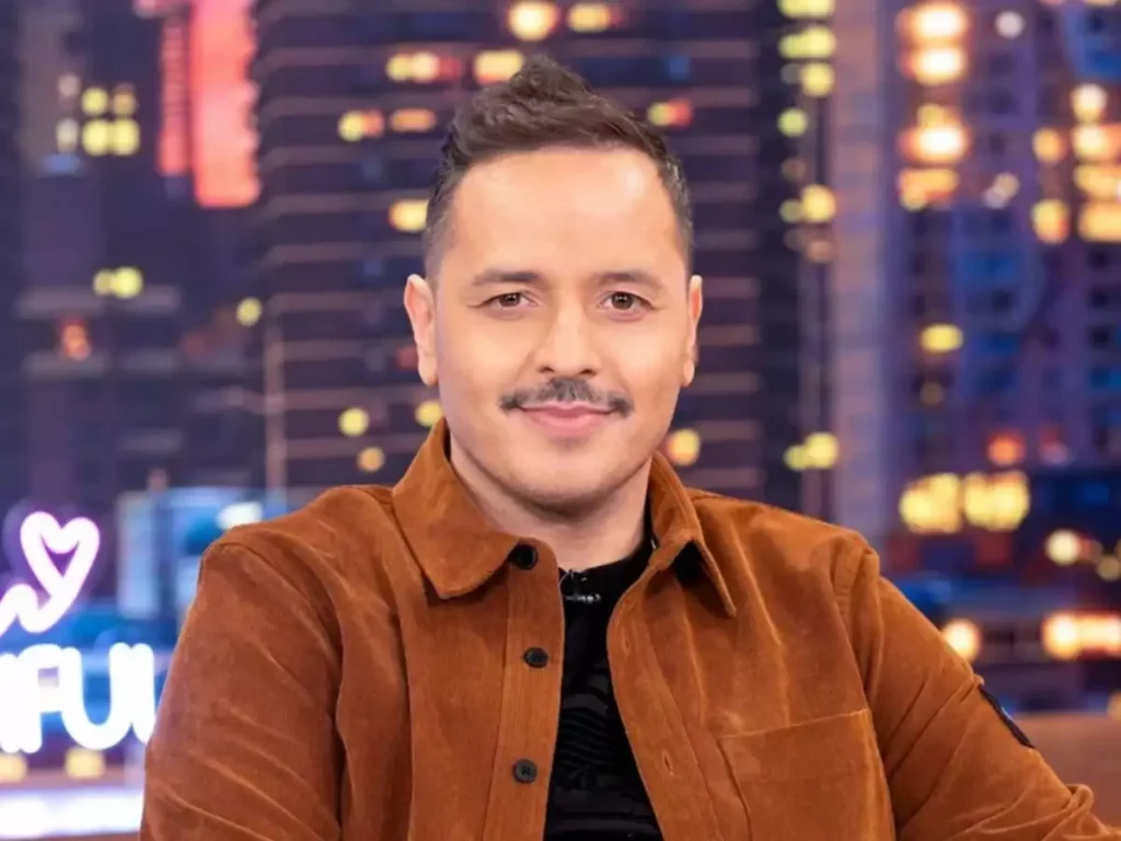 «Έξαλλος» ο Α.Τσουβέλας: «Το να ανεβάζεις όλη την παράσταση στο Tik Tok και να τη βλέπουν δωρεάν είναι κατάπτυστο»