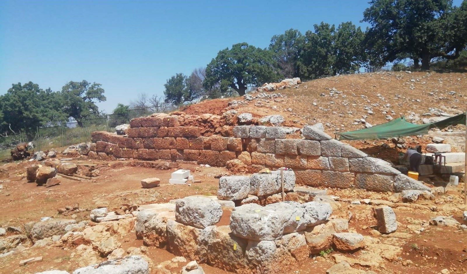 Εύβοια: Ανακαλύφθηκε χριστιανικό νεκροταφείο από το 1821 κατά τη διάρκεια εργασιών