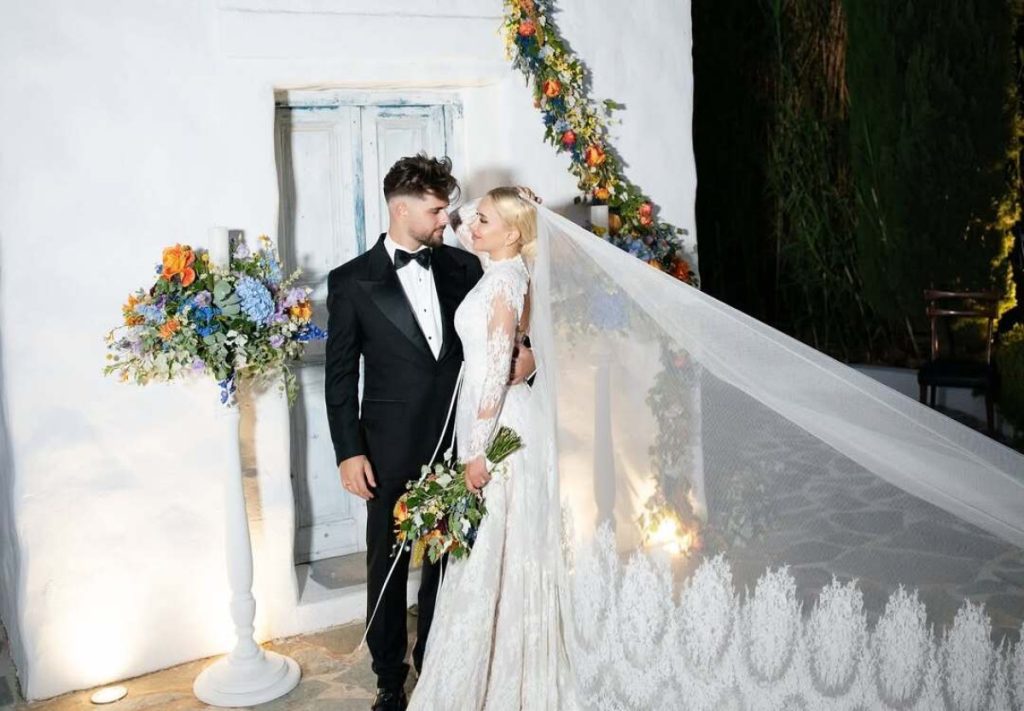 Α.Κεφαλά: Οι νέες φωτογραφίες που δημοσίευσε η influencer με τον τράπερ FY από τον γάμο τους