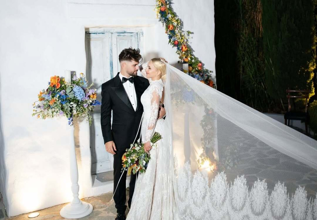 Α.Κεφαλά: Οι νέες φωτογραφίες που δημοσίευσε η influencer με τον τράπερ FY από τον γάμο τους