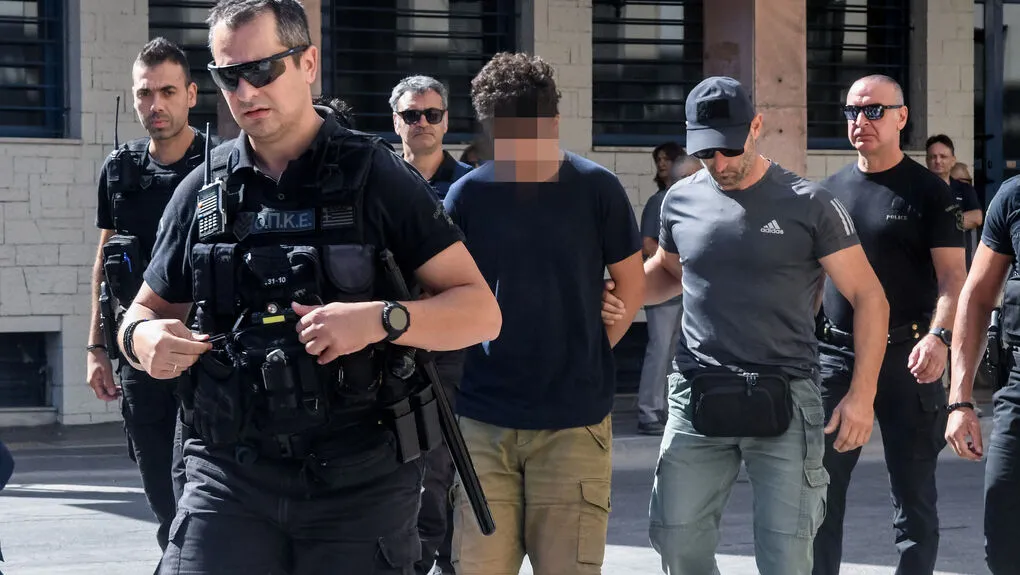 Πάτρα: «Ο γιος μας είναι άδικα στη φυλακή» λένε οι γονείς του 25χρονου που κατηγορείται για εμπρησμό