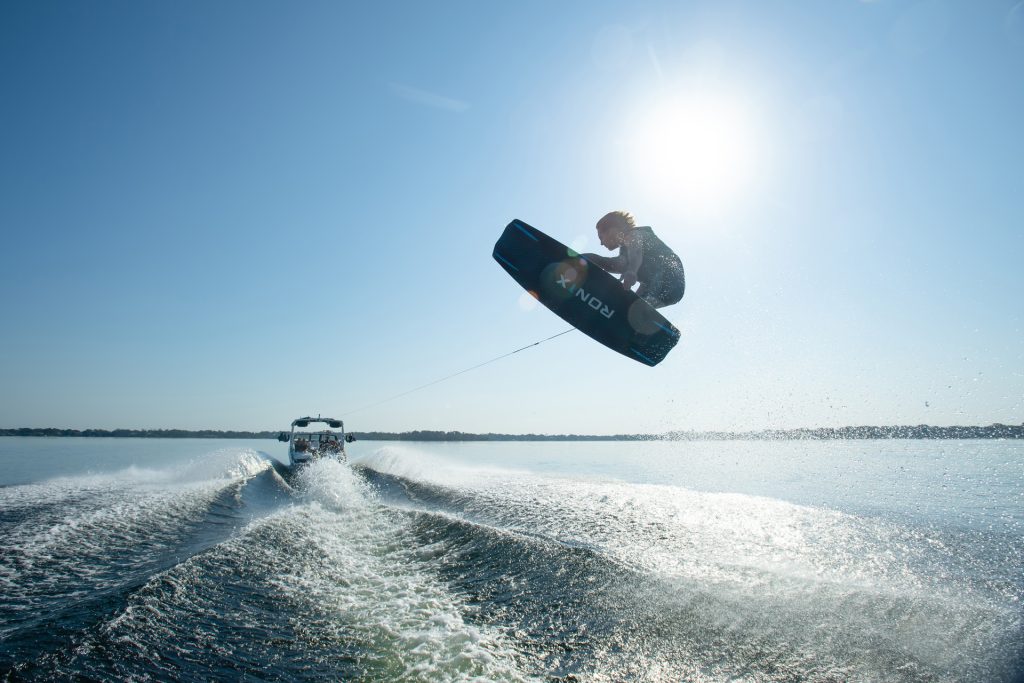 Σαντορίνη: Τραυματίστηκε 27χρονος τουρίστας που έκανε wakeboarding