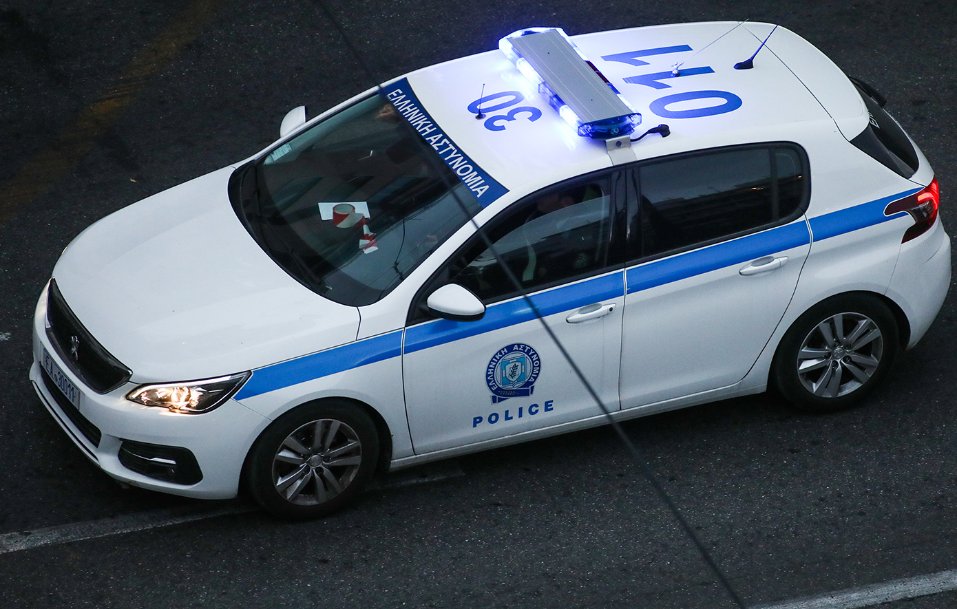 Κορωπί: Χειροπέδες σε δύο άτομα για πρόκληση πυρκαγιάς σε δασική έκταση από βεγγαλικά