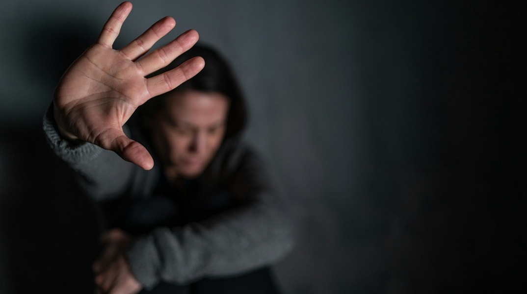 Χανιά: 23χρονη κατήγγειλε τον ξυλοδαρμό από τον σύντροφό της – Αποπειράθηκε να την πατήσει με το αυτοκίνητο