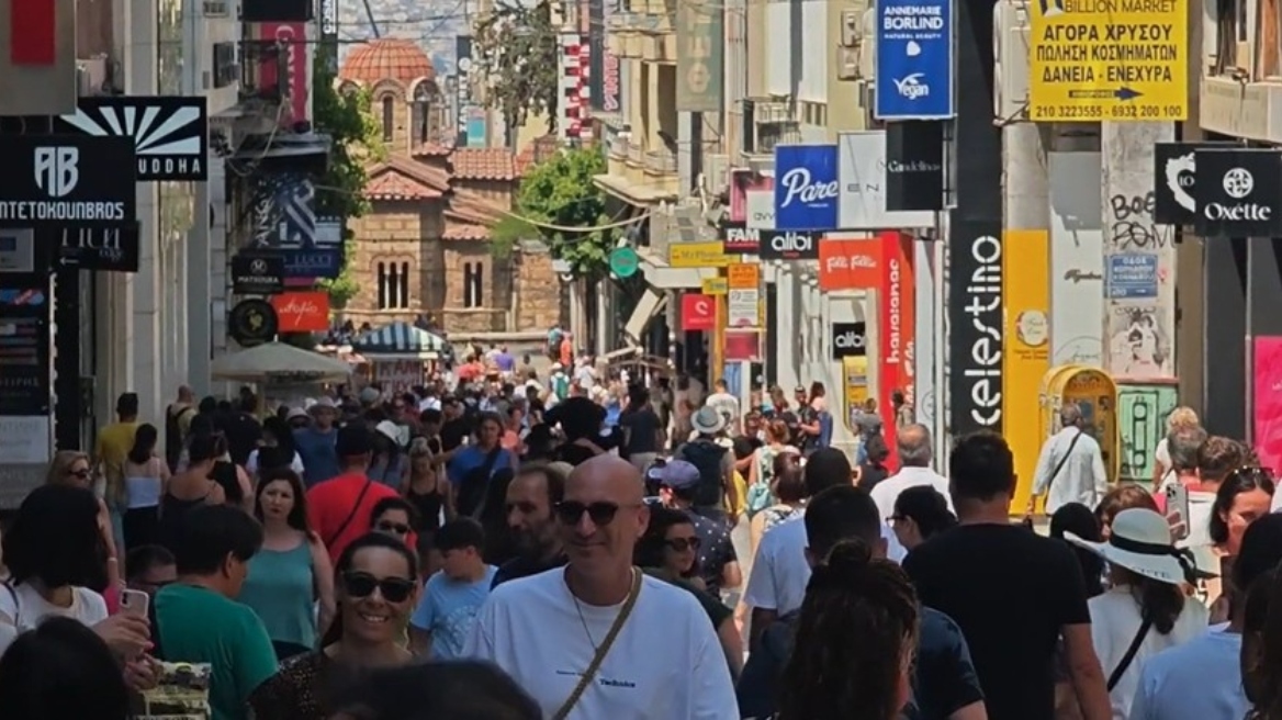 Προτίμησαν τις διακοπές και όχι τα ψώνια οι Έλληνες – Τι κατέγραψε το Ινστιτούτο Εμπορίου της ΕΣΕΕ