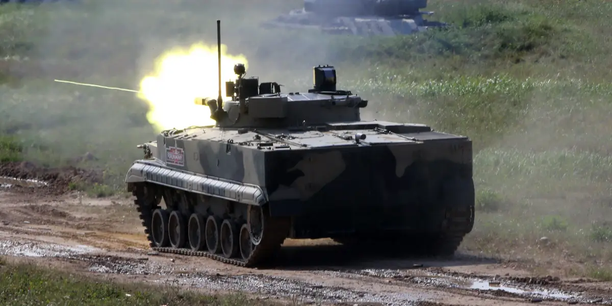 Ρωσικά ΤΟΜΑ BMP-3 εξουδετερώνουν ουκρανικές θέσεις στην πρώτη γραμμή (βίντεο)