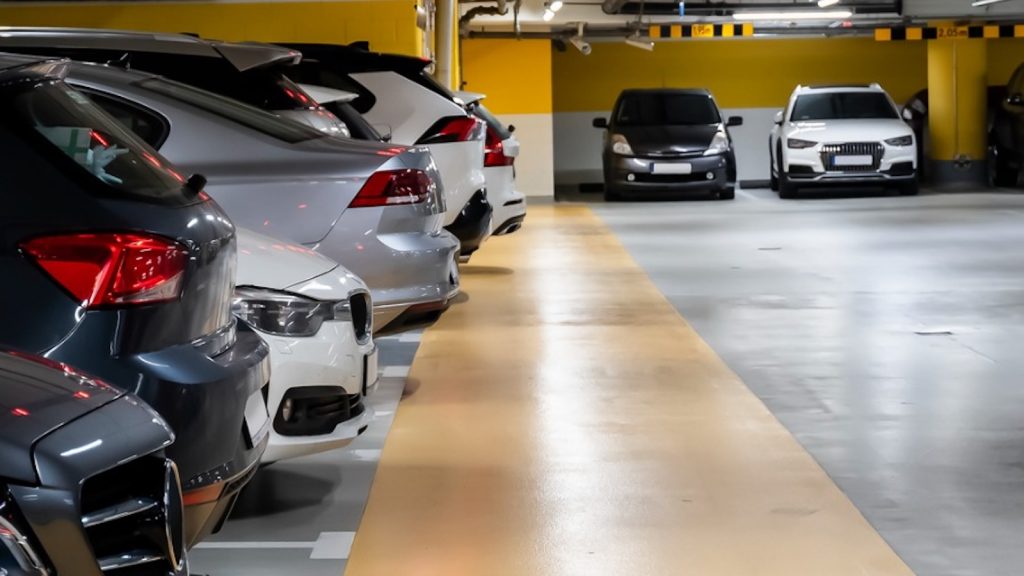 Η εφορία ξεκινάει «σαφάρι» ελέγχων τα υπόγεια και τις πιλοτές πάρκινγκ που νοικιάζονται «μαύρα»