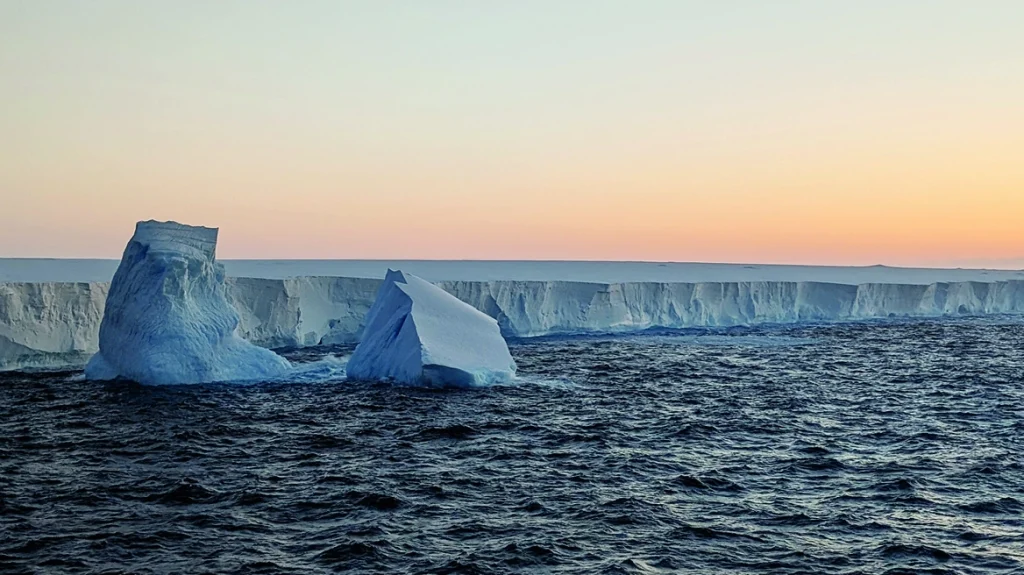Τίτλοι τέλους για το μεγαλύτερο παγόβουνο του κόσμου – Λιώνει το A23a στην Ανταρκτική