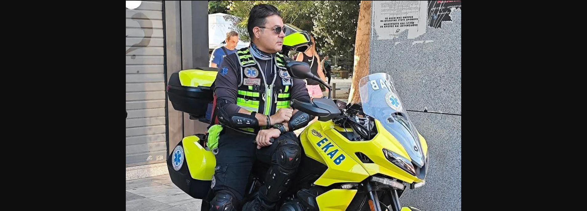 Τροχαίο στην Καλλιθέα: Μάχη για τη ζωή του δίνει σε ΜΕΘ 47χρονος διασώστης του ΕΚΑΒ