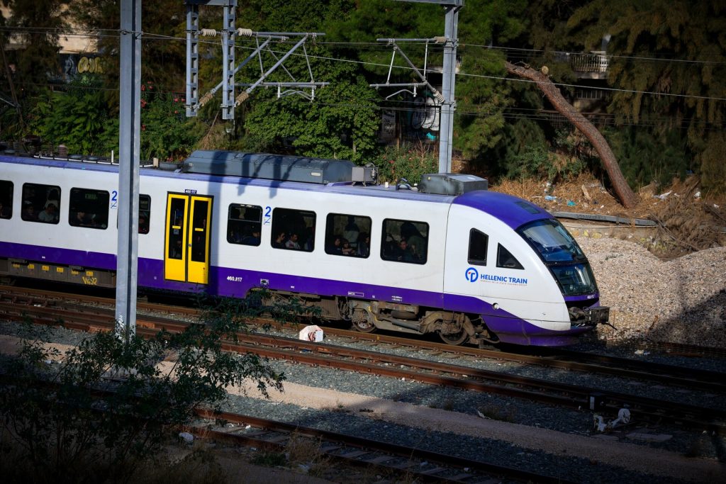 Φωτιά σε σταθμό προαστιακού στην Πάτρα – Ακινητοποιήθηκε ο συρμός