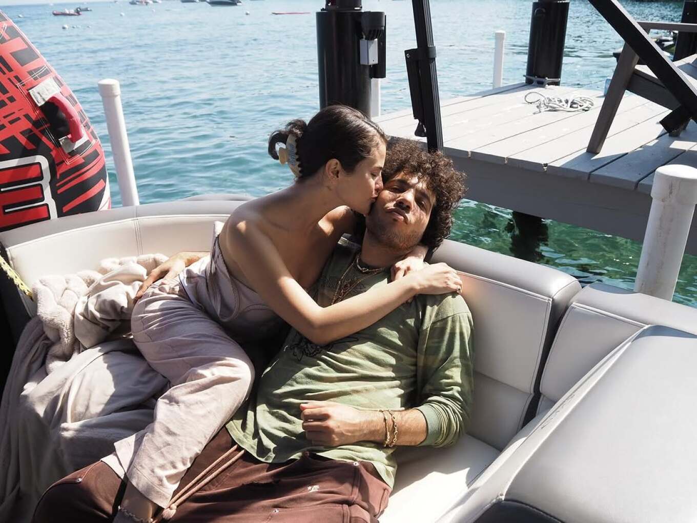 Κοινές διακοπές για την Σελένα Γκόμεζ και τον Μπένι Μπλάνκο μετά το ξεχωριστό bachelor πάρτι που έκαναν (φωτο)