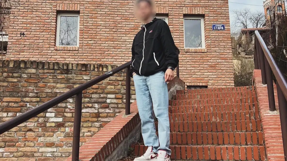 Έγκλημα στην Κόρινθο: «Όλα είναι ανοιχτά» λέει ο αδελφός του 22χρονου που τον εντόπισε αιμόφυρτο 