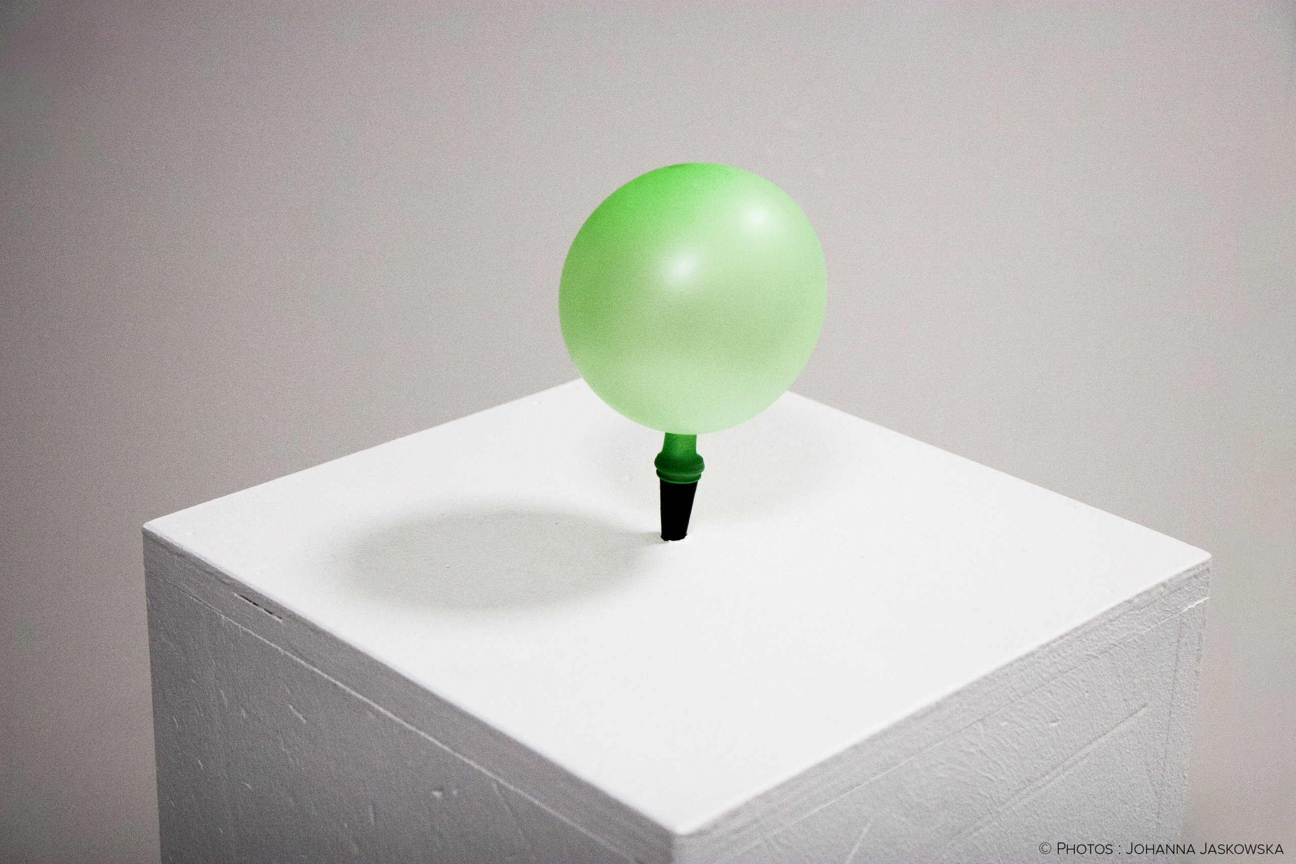 Δείτε τι μπορεί να κάνει ένα μπαλόνι στη σκόνη του σπιτιού