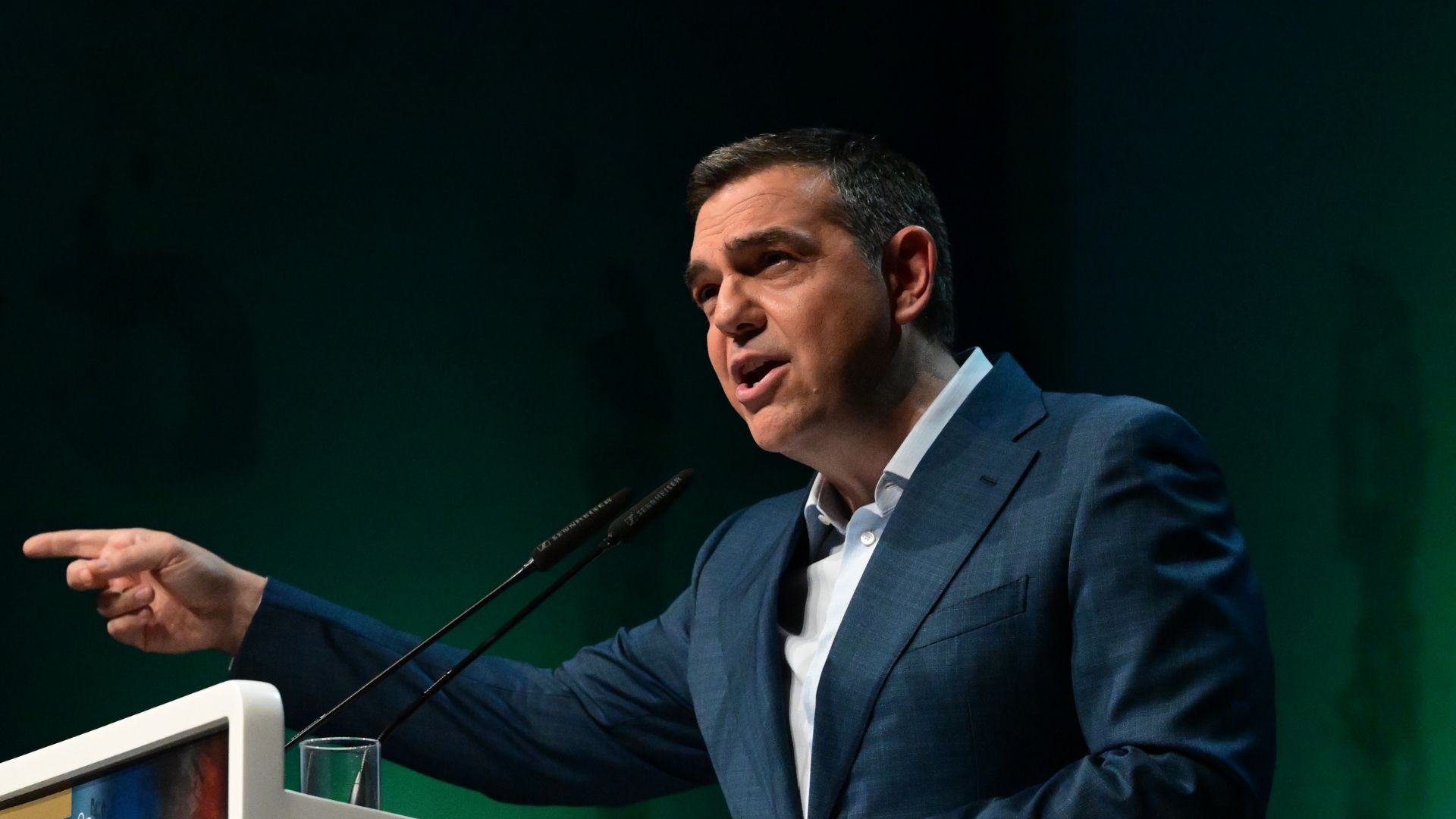 Νέα παρέμβαση Α.Τσίπρα με απόσπασμα από ομιλία του Ιουνίου: «Νέο πατριωτισμό απέναντι στην κλεπτοκρατία»