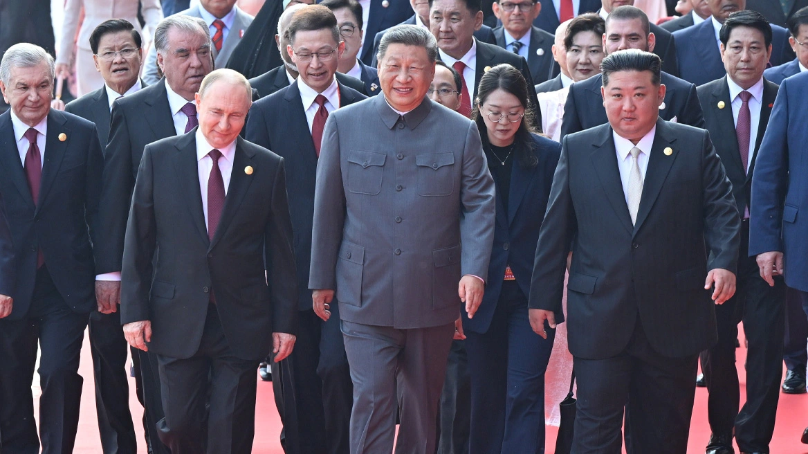 Τα ανοιχτά μικρόφωνα αποκάλυψαν Πούτιν και Σι να μιλούν για… αθανασία και μεταμοσχεύσεις