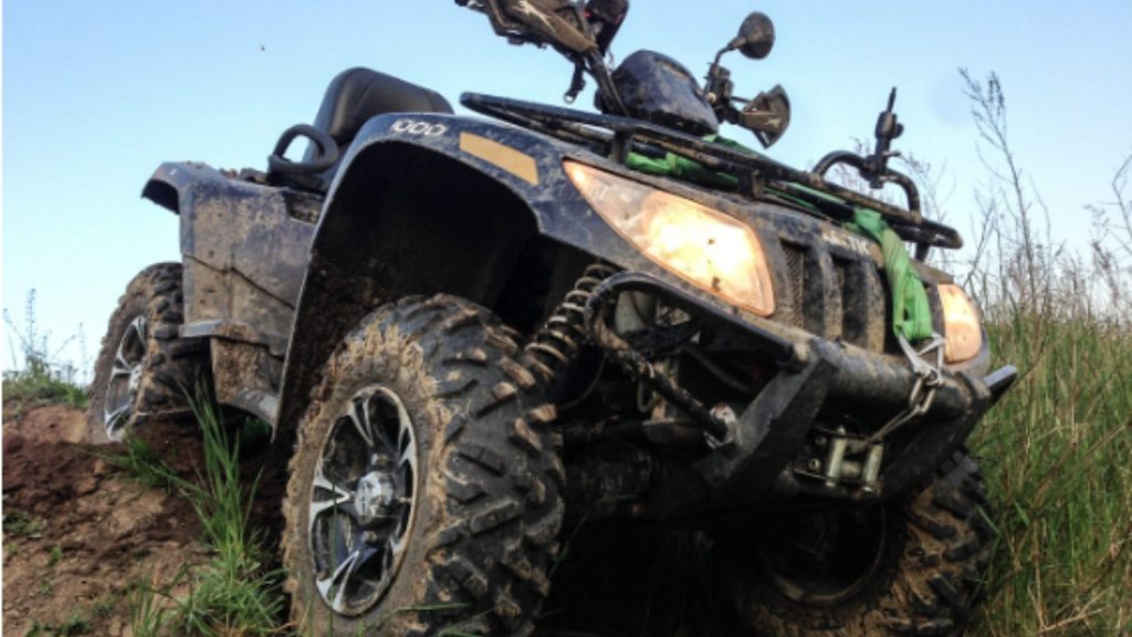 Τροχαίο στη Σκιάθο: Ιταλός τουρίστας τραυματίστηκε σοβαρά οδηγώντας γουρούνα