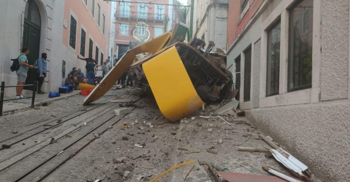 Λισαβόνα: Εκτροχιάστηκε το ιστορικό τελεφερίκ Γκλόρια – Δεκάδες νεκροί και τραυματίες (βίντεο)