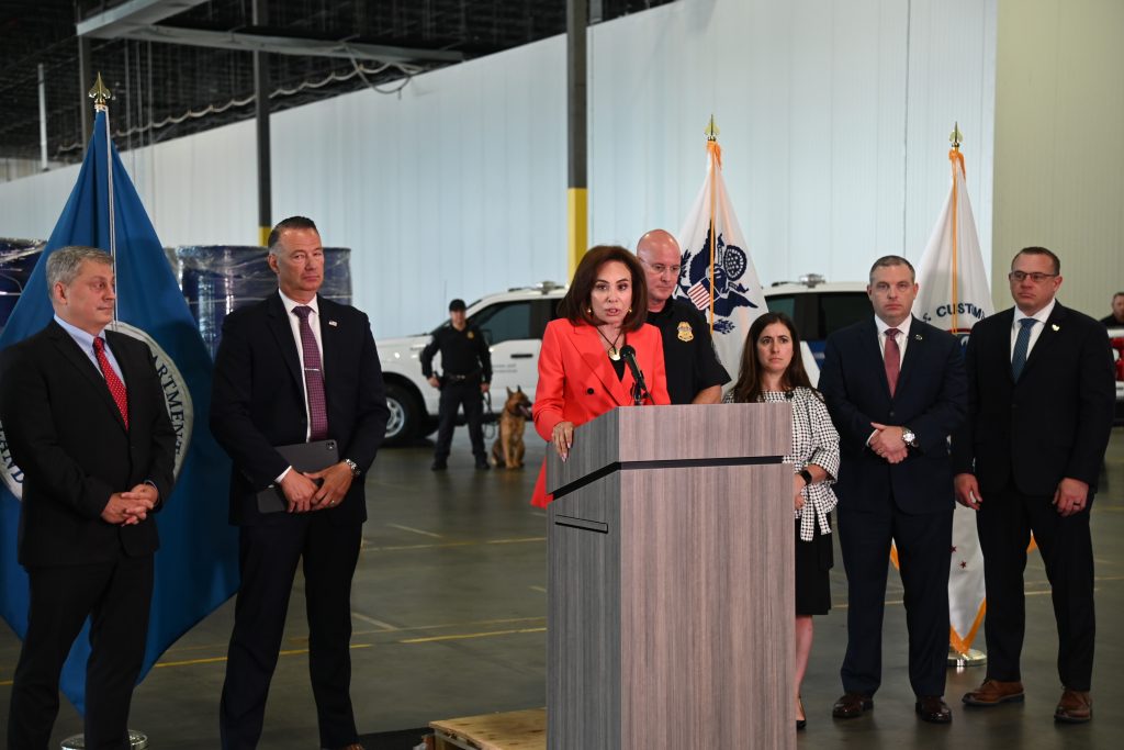 ΗΠΑ: «Κατασχέσαμε 300 τόνους πρόδρομων χημικών προϊόντων για την παραγωγή μεθαμφεταμινών» (φώτο)