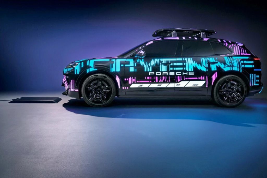 Η Porsche Cayenne Electric δεν χρειάζεται πρίζωμα για φόρτιση