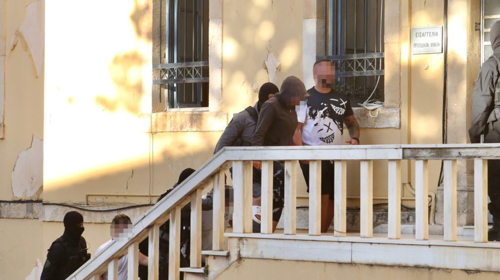 Οργάνωση Κρήτης: Eλεύθεροι με περιοριστικούς όρους οι τέσσερις πρώτοι συλληφθέντες