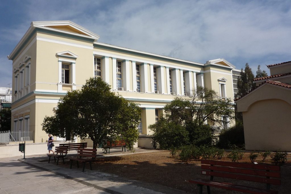 Νοσοκομείο «ΕΛΠΙΣ»: Με ασφάλεια απομακρύνθηκε ο άνδρας που απειλούσε να πέσει στο κενό από μπαλκόνι (upd)