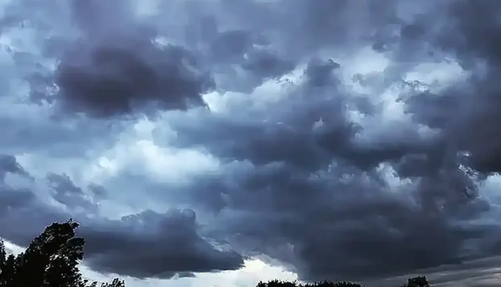 Καιρός: Έως 34 βαθμούς Κελσίου ο υδράργυρος αύριο – Τοπικές νεφώσεις και καταιγίδες