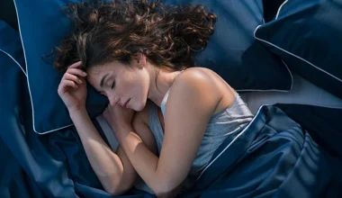 Γιατρός αποκαλύπτει: Γιατί δεν πρέπει να μένετε ξύπνιοι μετά τις 12 