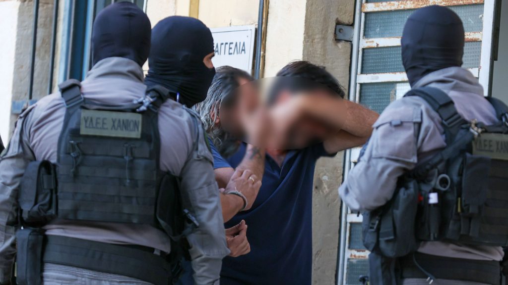 Οργάνωση της Κρήτης: Προφυλακίστηκαν 14 άτομα – Κατηγορούνται για εμπόρια όπλων και εκβιασμούς