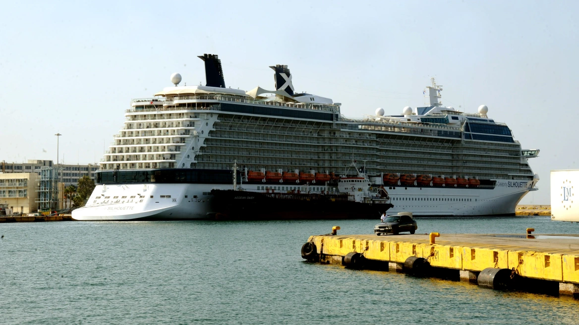 Κρουαζιερόπλοιο προσέκρουσε στο λιμάνι του Πειραιά – Ασφαλής αποβίβαση 450 επιβατών