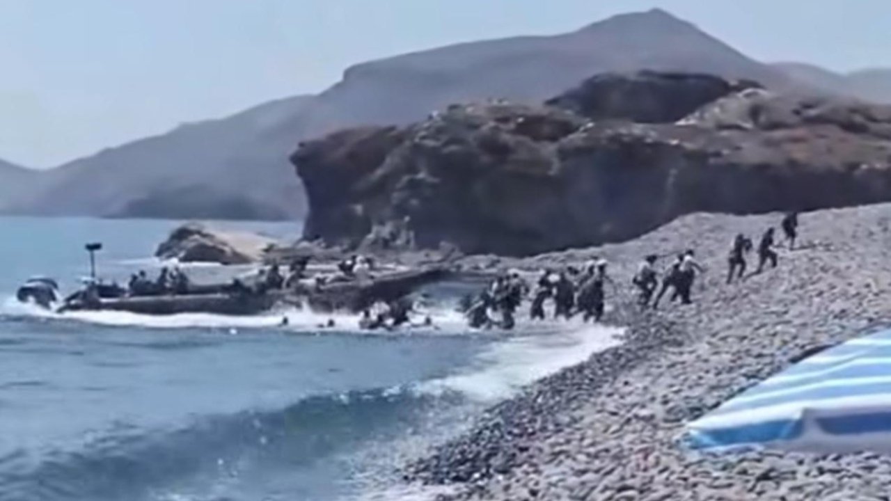 Αλμερία – Ισπανία: Αποβατική ενέργεια λαθρομεταναστών με φουσκωτά εν μέσω παραθεριστών