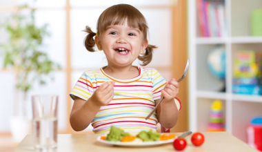 Νέα μελέτη: Τι παθαίνουν τα παιδιά και οι έφηβοι που δεν τρώνε πρωινό;