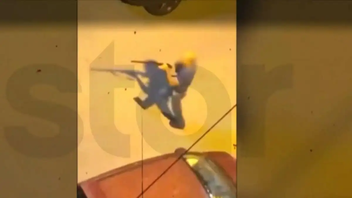 Θεσσαλονίκη: Ένοπλος άνδρας πήρε στο κυνήγι νεαρούς που βρίσκονταν κοντά στο σπίτι του (βίντεο)