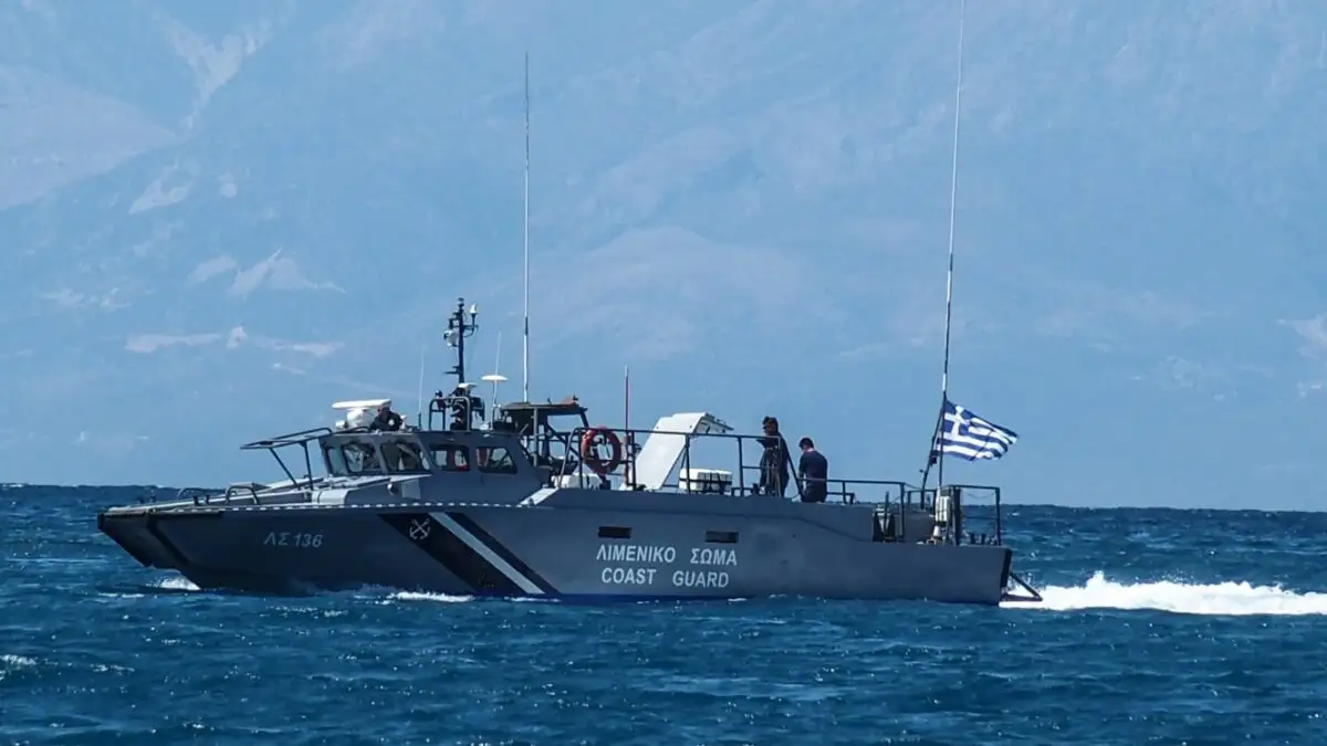 Σε Αυστριακούς άνηκε το σκάφος που βυθίστηκε στο Άγιο Όρος – Διασώθηκαν 4 άτομα, ανάμεσά τους και παιδιά