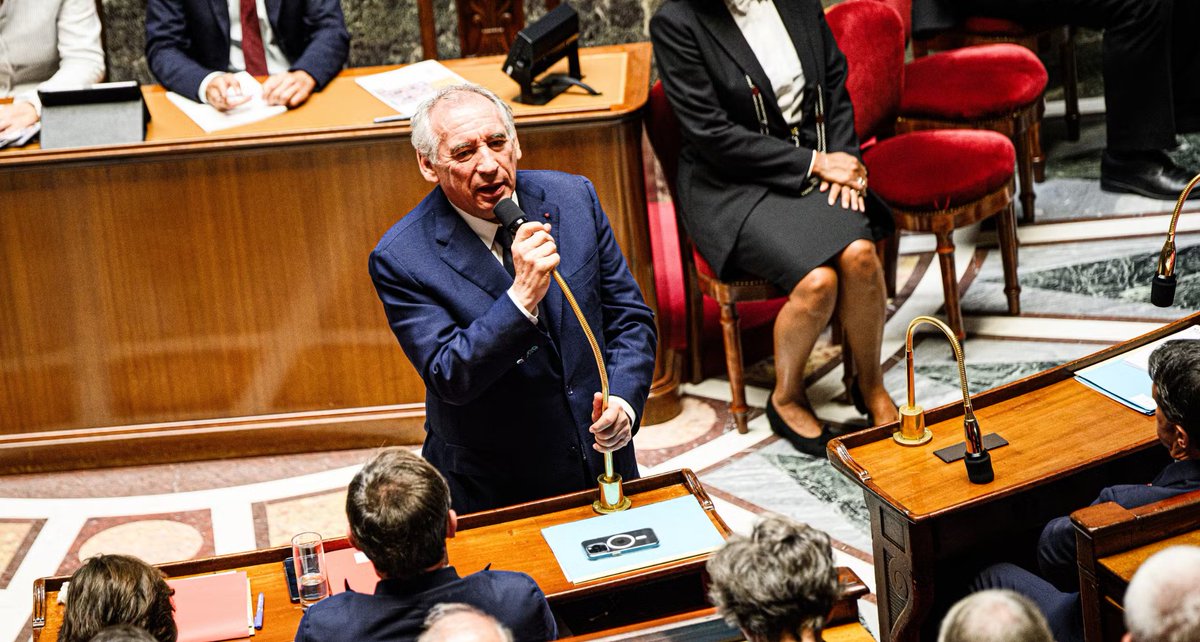 Έπεσε η γαλλική κυβέρνηση: Προσωπική ήττα Μακρόν – Παραιτείται ο Φρανσουά Μπαϊρού